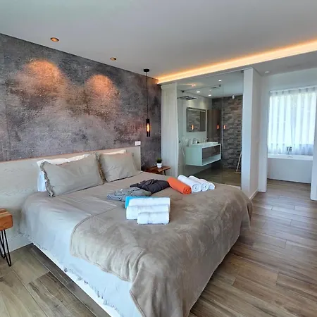 Exceptional With A Panoramic Views Over The Obidos Lagoon וילה Nadadouro
